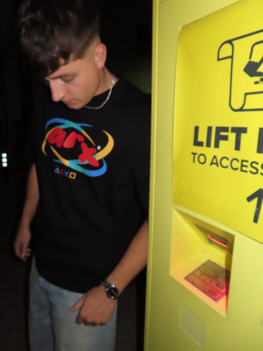 PLAY TEE